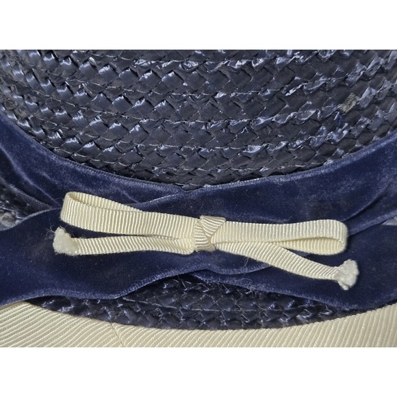 VINTAGE 1940 Or 50s Ranleigh Black Straw Hat Velvet Navy Ribbon Cream Rim U.S.A. - Picture 9 of 11